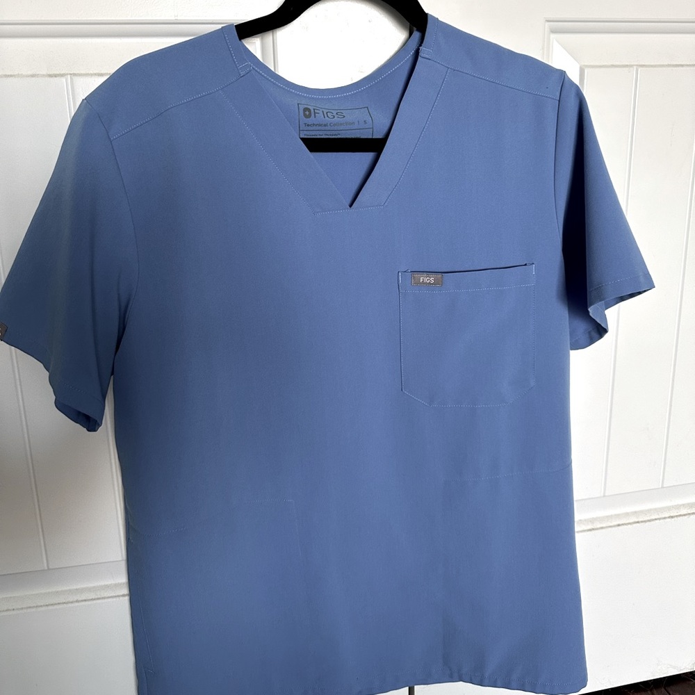 FIGS mens top. Size small.